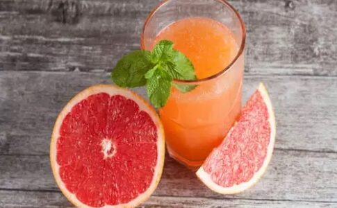 Suc de grapefruit beneficii